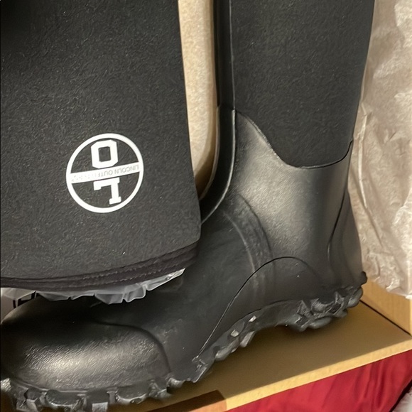 Size 14 waterproof boots lightweight and comfortable!!